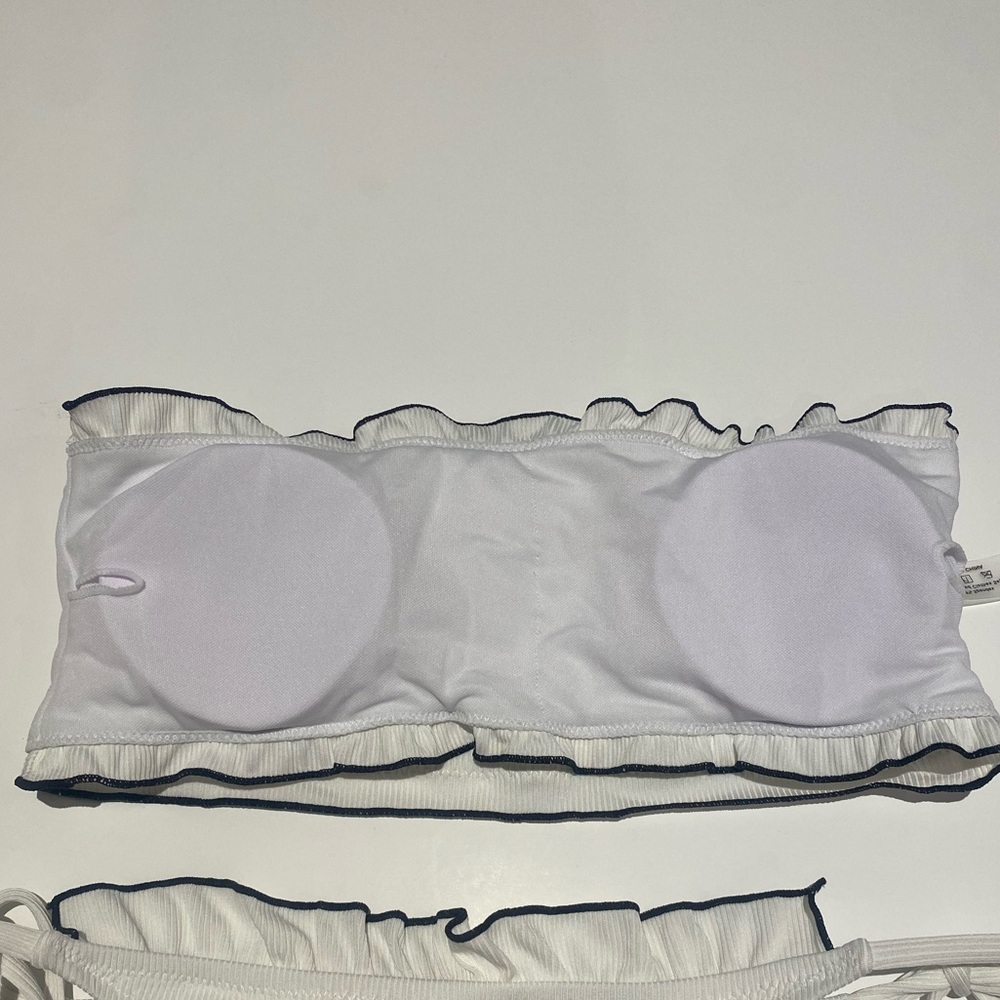 BRAND NEW: Ruffle Bikini - Picture 3 of 4